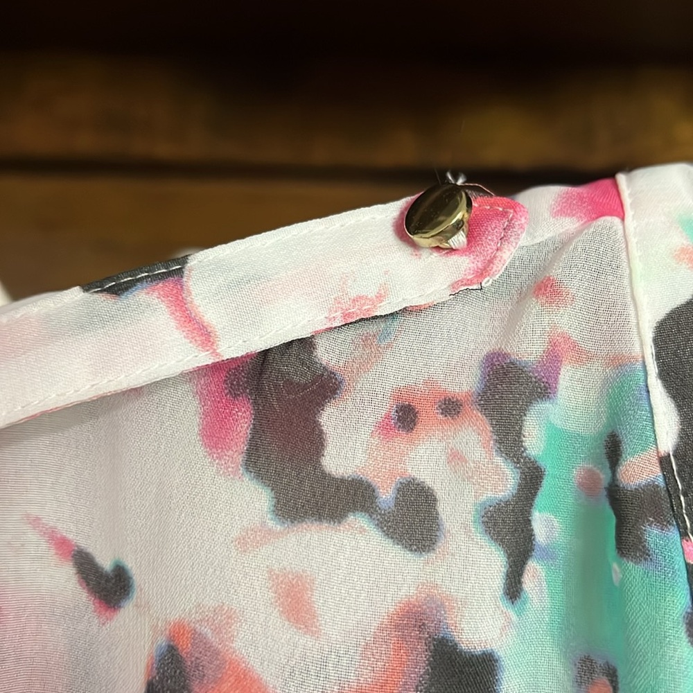 APT 9 Sheer Pink/Coral/Gray/White Watercolor V-Neck Button Front Top,Large, GUC. - Picture 5 of 13